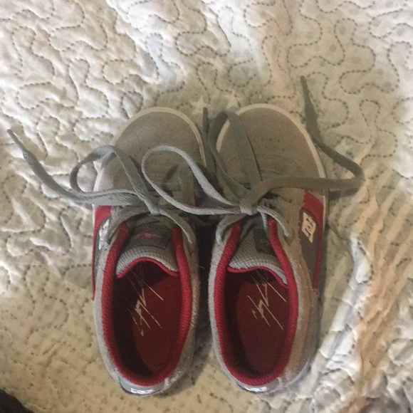 Toddler DC shoes - Picture 5 of 6